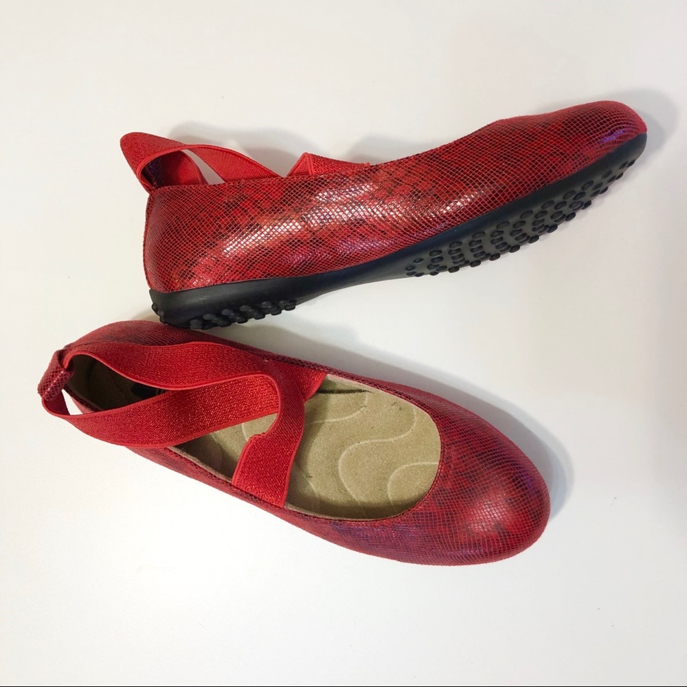 NWOT Theme Red Snake Print Slip On Ankle Strap Ballet Like Flats